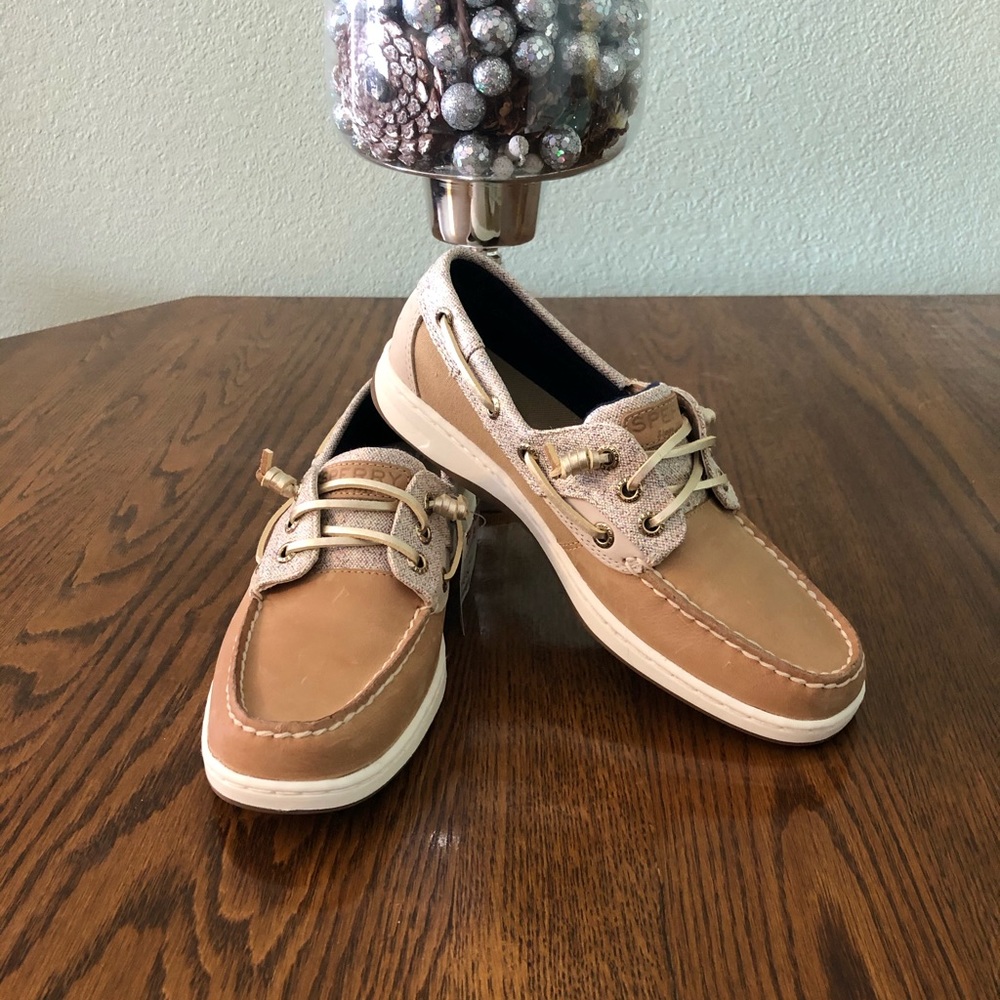 Never worn! Women’s Sperry’s!
